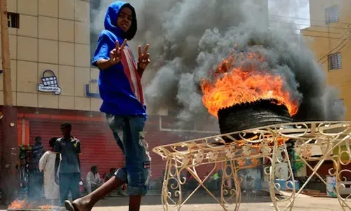 السعودية تحث على إجراء محادثات جديدة في السودان بعد حملة قمع المحتجين