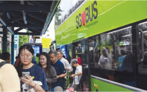 Propping feet on bus seats carries $400 penalty in ‘Fine City’ Singapore