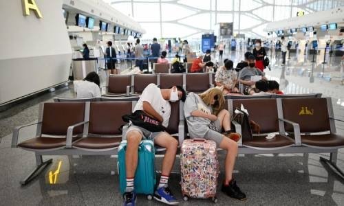 Over 2,400 flights cancelled, 4,000 delayed on 2021's final day as Covid-19 snag travel