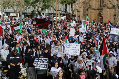  Sydney protest over Israeli president’s visit sees tense police stand-off