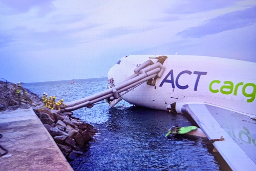 Cargo plane skids off Hong Kong runway, kills 2 Cargo plane skids off Hong Kong runway, kills 2