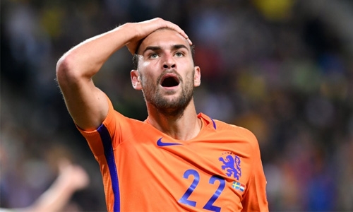 Injured Sneijder out of France clash