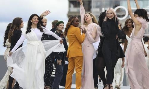 Naomi Campbell steals Lanvin show at Paris Fashion Week Naomi Campbell steals Lanvin show at Paris Fashion Week