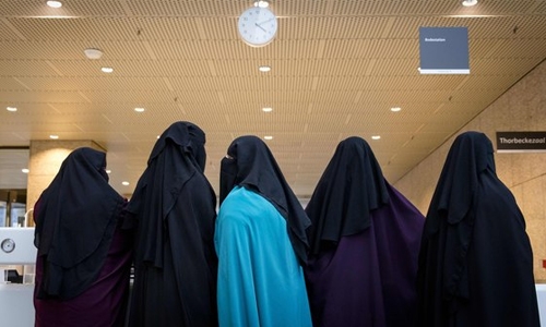 Dutch ban on burqas in public places takes effect