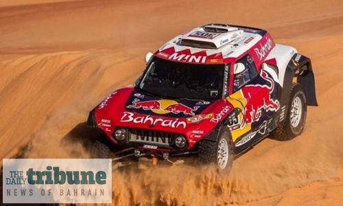 Peterhansel sneaks stage win as Sainz takes lead into Dakar finale
