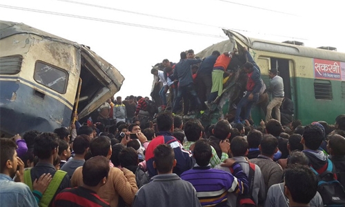 3 killed, over 100 injured as 2 trains collide head on in India 3 killed, over 100 injured as 2 trains collide head on in India