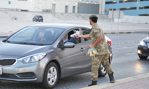 National Guard distributes Iftar meals National Guard distributes Iftar meals