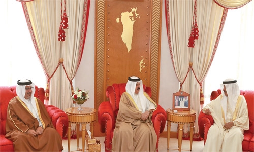 King reviews national issues