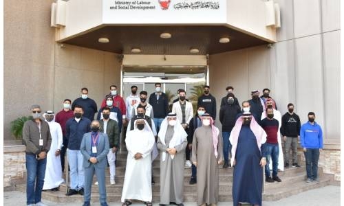 Employment contracts of 32 Bahrainis signed at Bapco Tazweed