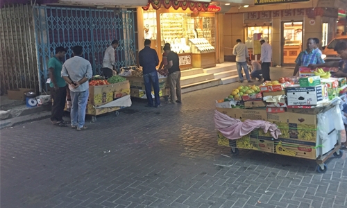 Illegal hawkers choking streets of Al Muatasim Illegal hawkers choking streets of Al Muatasim