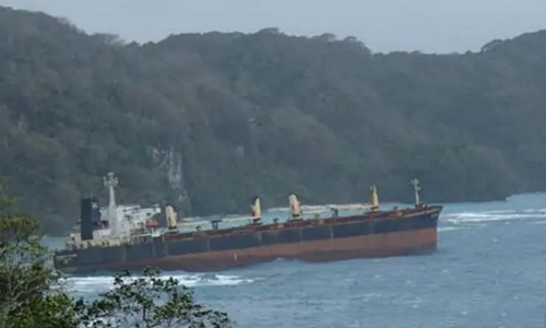 Oil spill fears for ship stranded on Pacific reef