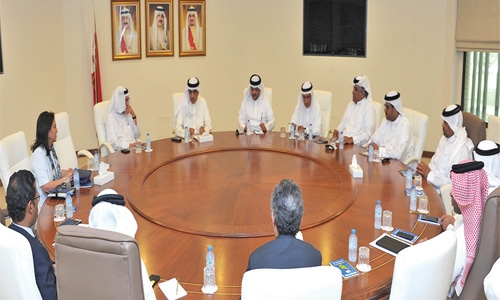 Minister hails Bahraini media