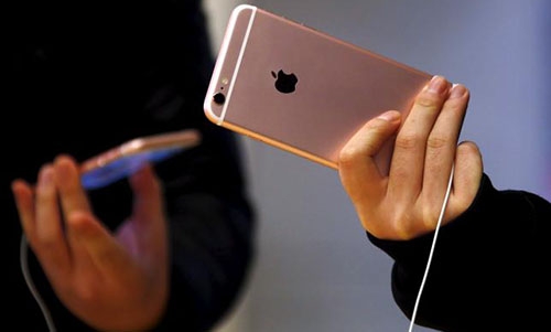 Hackers helped FBI crack San Bernardino iPhone: report