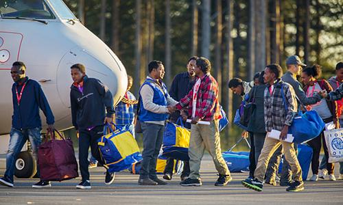 Migrants refuse to disembark from bus in 'too cold' Sweden