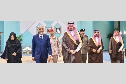 Saudi governor received Maldivian President Saudi governor received Maldivian President