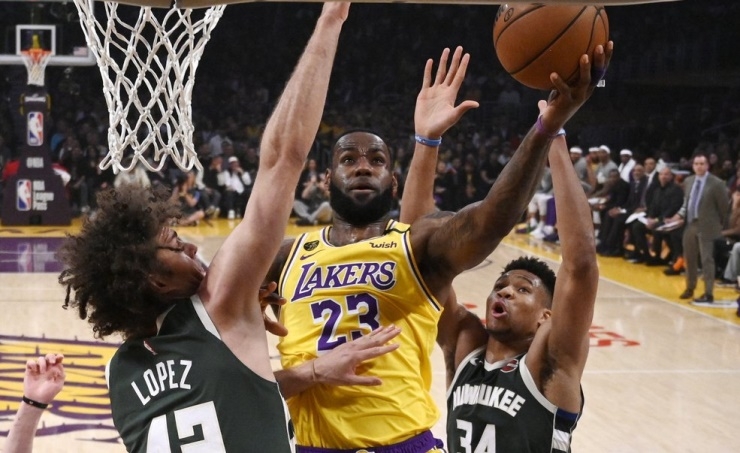 LeBrilliant: James’ 37 points lead Lakers past Bucks 113-103 LeBrilliant: James’ 37 points lead Lakers past Bucks 113-103