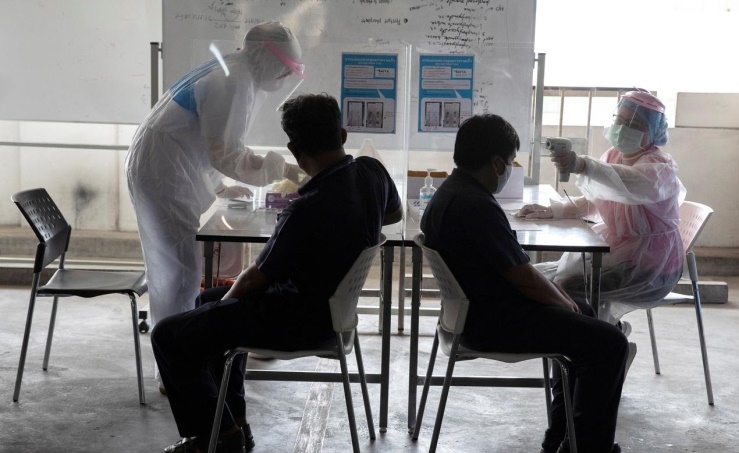 China honors virus victims with 3 minutes of reflection China honors virus victims with 3 minutes of reflection