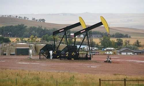 US oil output back near records, challenging OPEC