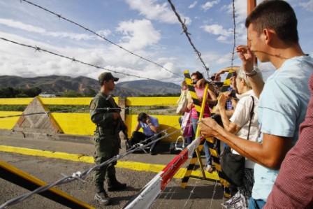 Colombia urges Venezuela to reopen border Colombia urges Venezuela to reopen border