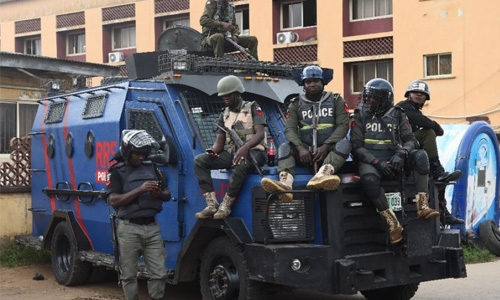 Gunmen kidnap 19 from bus near Nigeria oil hub