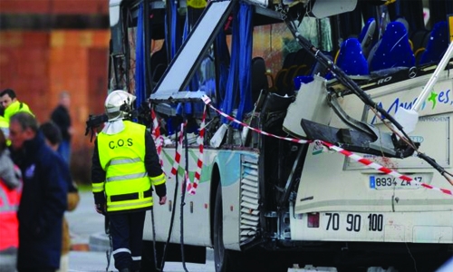 France crash kills five on Portuguese tourist coach France crash kills five on Portuguese tourist coach