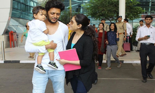 Genelia Deshmukh tries hard to hide her baby bump