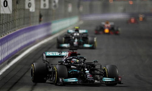 Hamilton wins crazy Saudi GP to level with Verstappen