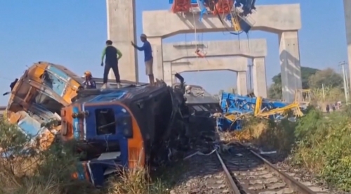 Crane Collapse Derails Train in Thailand, at Least 19 Killed Crane Collapse Derails Train in Thailand, at Least 19 Killed