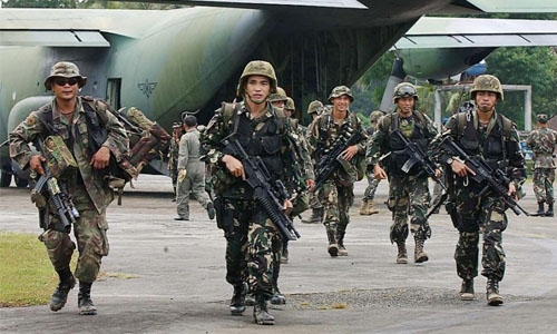 Five dead as militants attack Philippine tourist island 