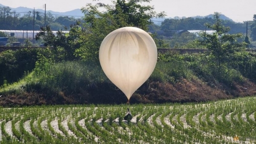 South Korean activists send propaganda balloons north