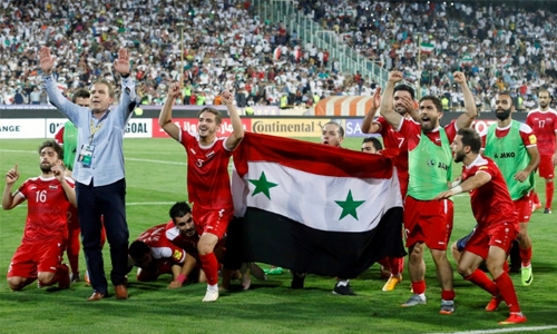 'I've lost it!' Tearful Syrian commentator goes viral