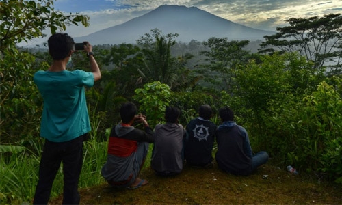 Nearly 50,000 flee amid fears of Bali volcanic eruption Nearly 50,000 flee amid fears of Bali volcanic eruption