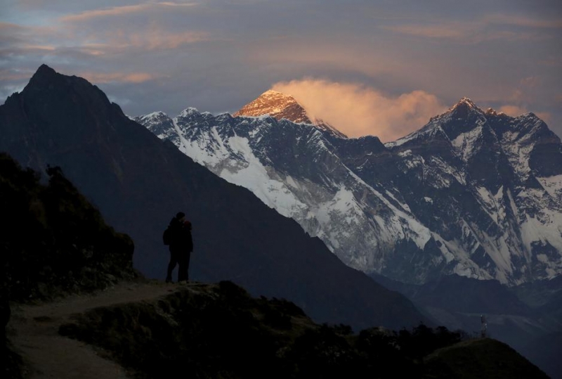 Nepal closes Mount Everest for climbers