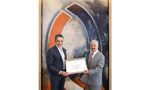 Al Salam Bank donates BD 10,000 to Royal Humanitarian Foundation Al Salam Bank donates BD 10,000 to Royal Humanitarian Foundation