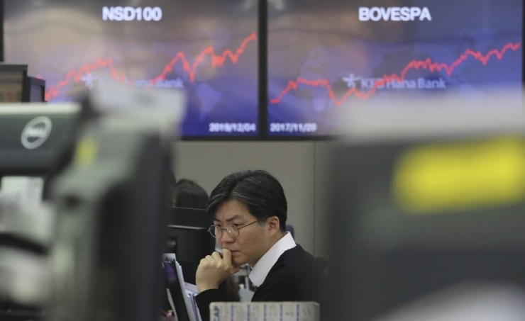 Asian shares rise on optimism about US-China trade deal