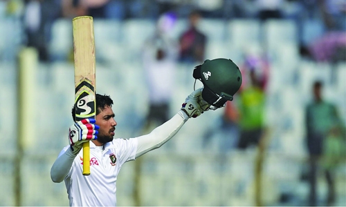 Mominul powers Bangladesh to 374/4