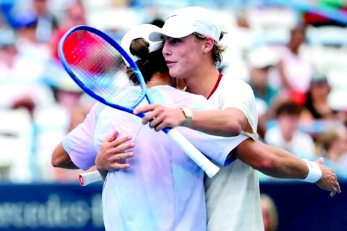 De Minaur beats teen Hewitt in all-Aussie Washington clash De Minaur beats teen Hewitt in all-Aussie Washington clash