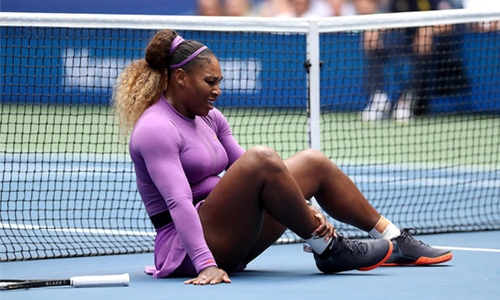 Serena wins despite injury