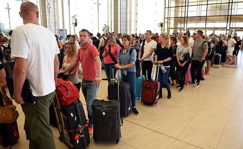 Passengers were asked to pay bribe to skip security at Sharm el-Sheikh Passengers were asked to pay bribe to skip security at Sharm el-Sheikh
