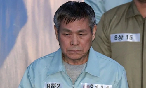 Cult leader gets jail for raping followers Cult leader gets jail for raping followers