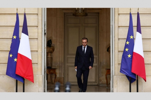 Paris stocks slide as French PM resigns, Tokyo soars 