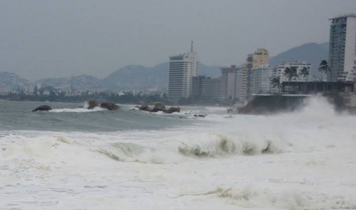 Hurricane Polo triggers huge waves in coastal Mexican city Hurricane Polo triggers huge waves in coastal Mexican city