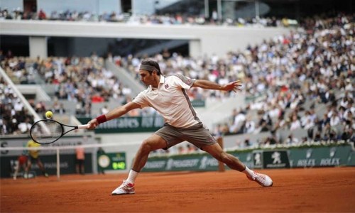 Federer powers on in Paris Federer powers on in Paris