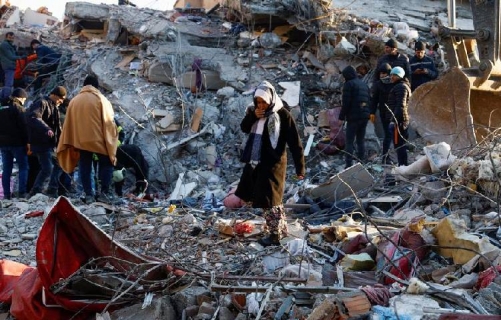 Rescuers dig through rubble as Turkey-Syria quake death toll passes 7,800