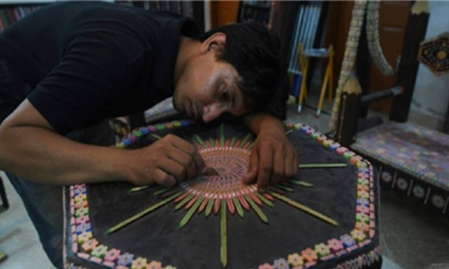 Pakistani artist aims for world record with pencil swing