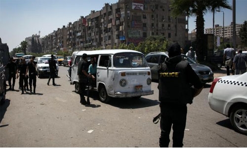 Bomb kills six during police raid on Cairo apartment Bomb kills six during police raid on Cairo apartment