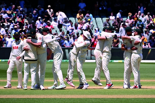 Australia beat England by 82 runs to win third Test and retain series