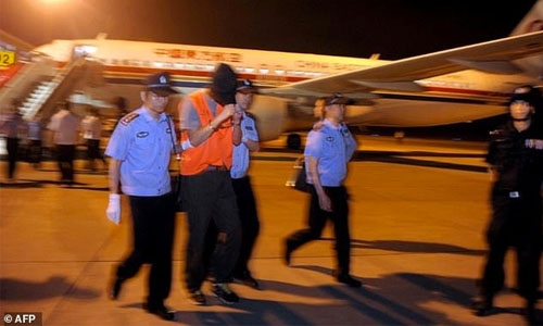 Indonesia to deport 153 Chinese for $450 million scam