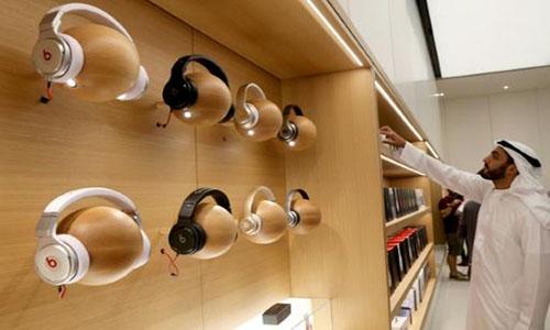Apple opens first Middle East outlets in UAE Apple opens first Middle East outlets in UAE