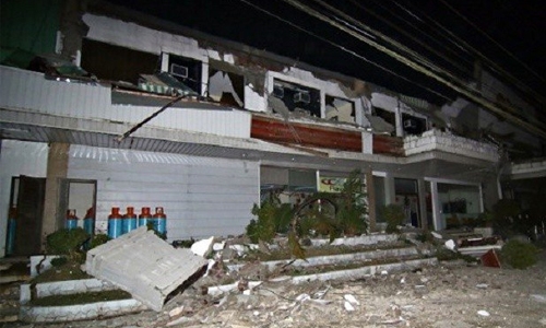 4 dead after strong quake shakes southern Philippines